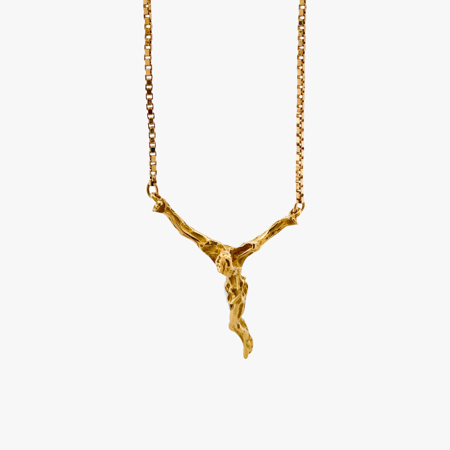 Collar Cristo de Dali realizada en oro amarillo de 18kt con cadena tipo veneciana de 1,75mm y cierre tipo reasa. Cristo de oro 18kt baratos.