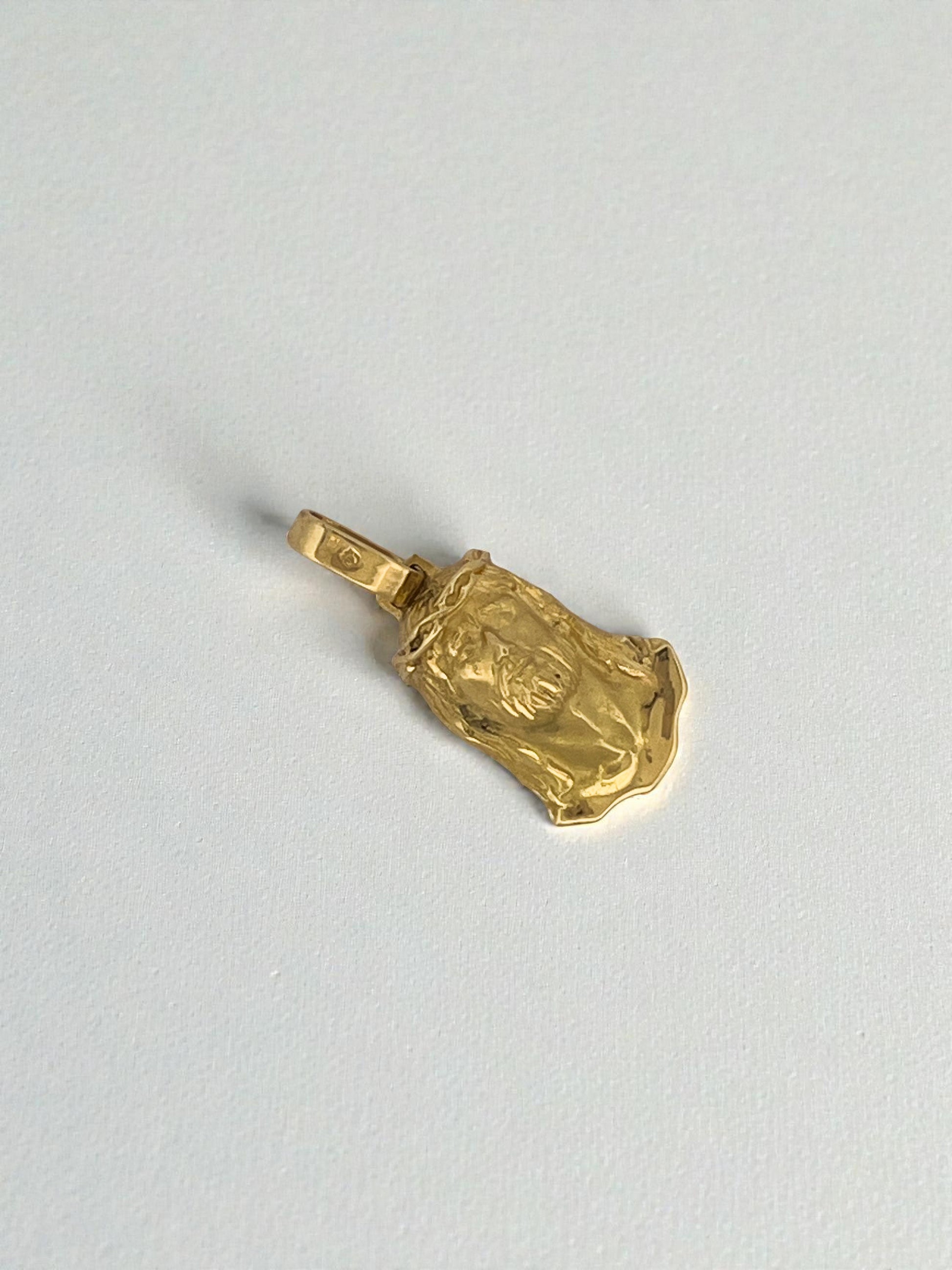 Comprar colgante medalla tipo cara de cristo realizado en oro amarillo de 18kt. Joyeria religiosa.