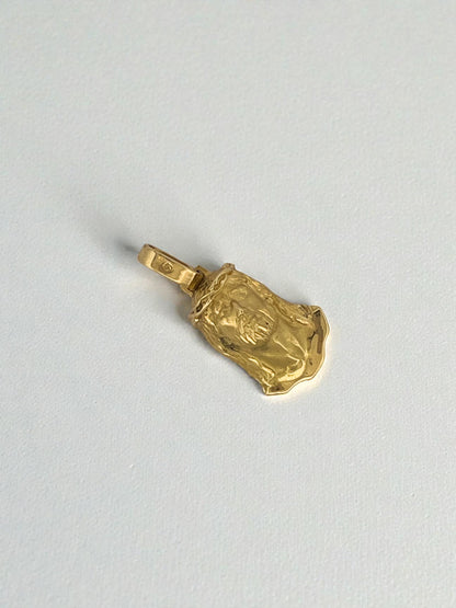 Comprar colgante medalla tipo cara de cristo realizado en oro amarillo de 18kt. Joyeria religiosa.