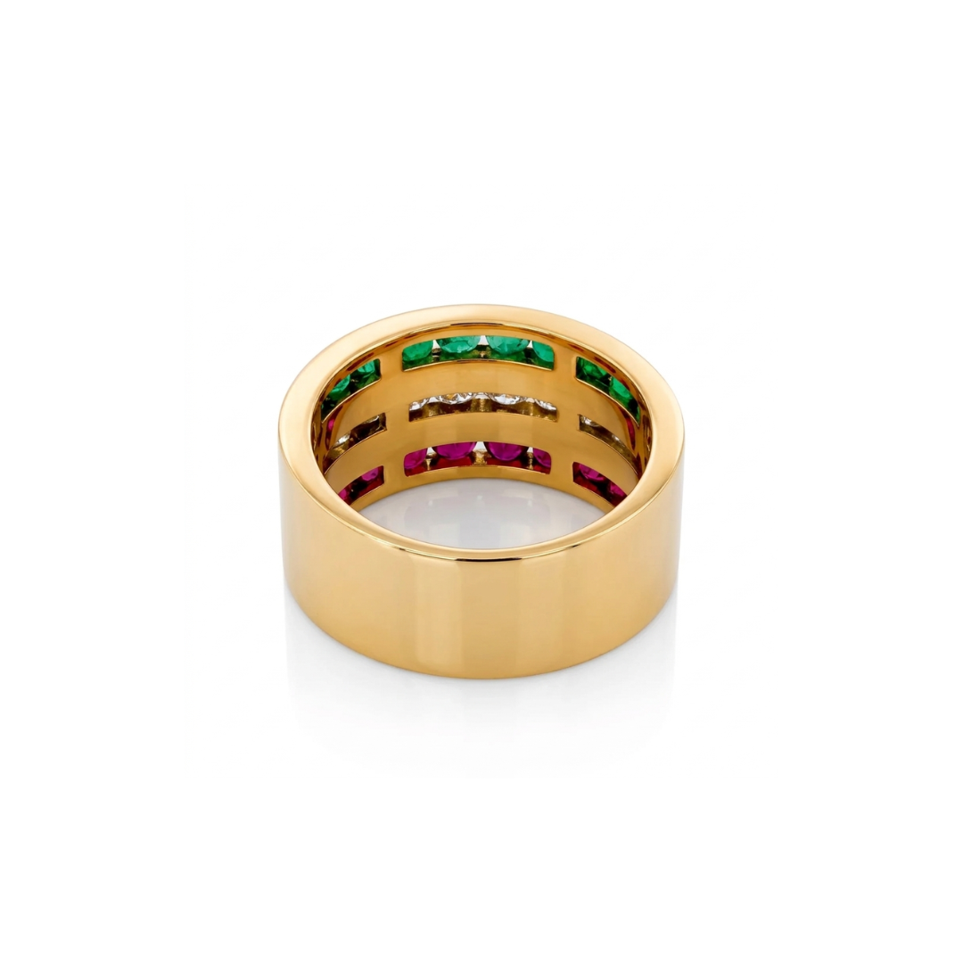 Comprar sortija ancha de oro amarillo de 18kt con 3 tiras una con rubíes, otra con diamantes y la última con esmeraldas. Anillos al mejor precio en Barcelona.
