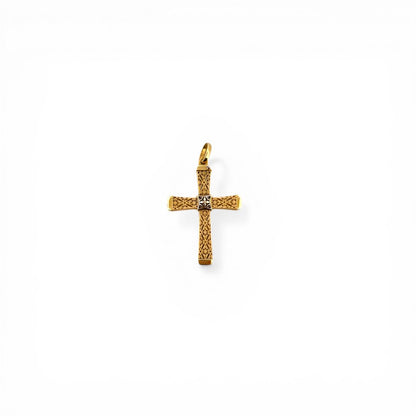 Comprar colgante en forma de cruz realizada en oro amarillo de 18kt con grabado de filigrana. Una preciosa cruz unisex.Cruces de oro y diamantes 18kt baratas