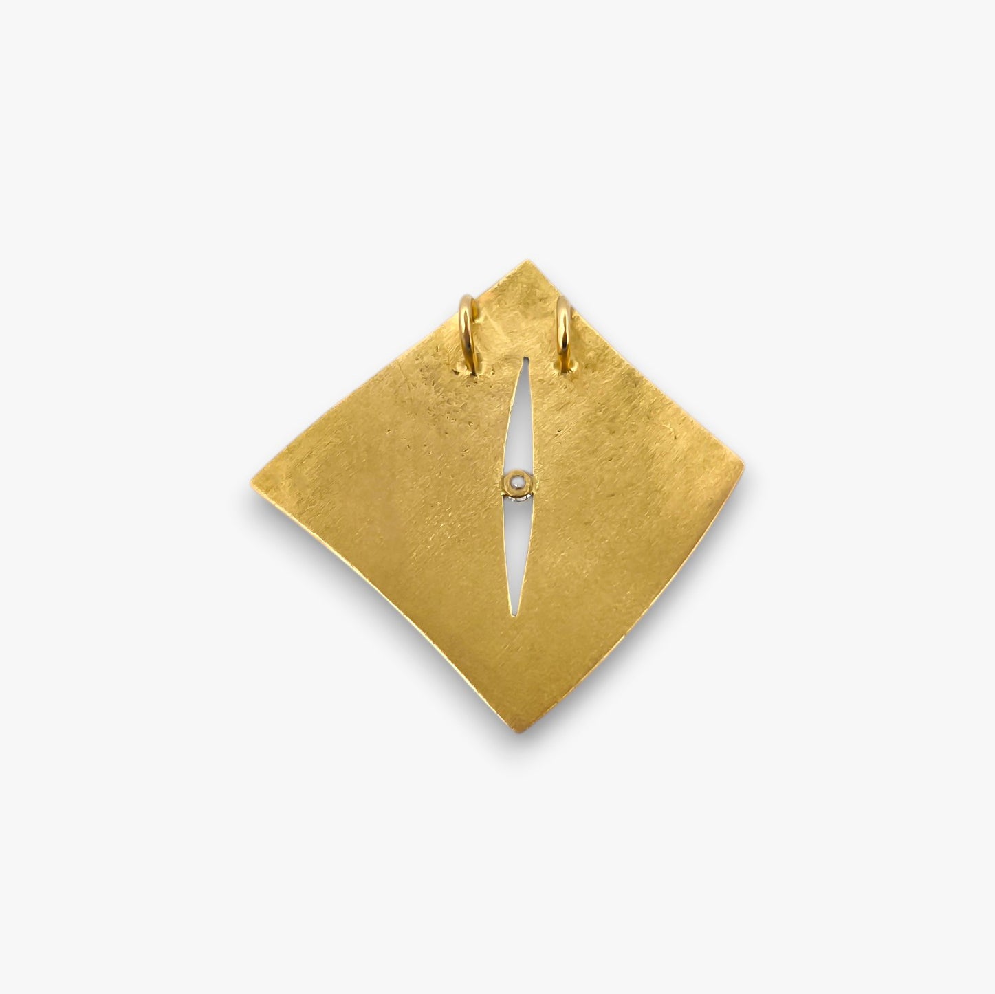 Comprar colgante relizado en oro amarillo de 18kt en forma de cuadrado irregular con un diamante en medio. Joyería Ian'Or. Joyas de segunda mano. Envío gratis.
