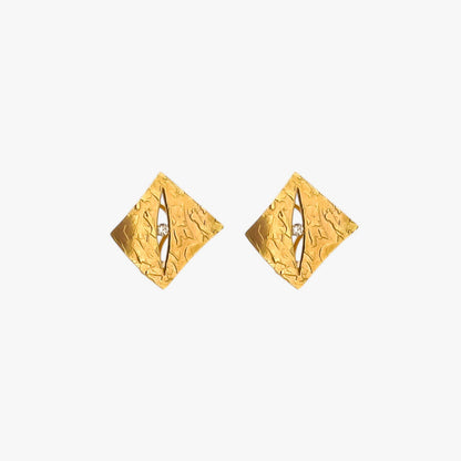 Comprar pendientes de oro amarillo de 18kt en forma de cuadrado irregular y con 1 diamante en cada pendiente. Estos preciosos pendientes miden 20mm de alto y 20mm de largo y disponen de cierre tipo omega. Joyas restauradas. Envío gratis a toda la península. Joyería Ian'Or.