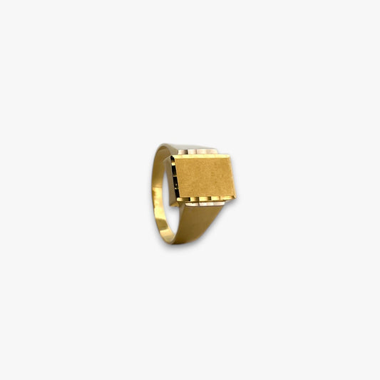 Comprar anillo tipo sello de oro amarillo de 18kt con frontal mate. Joyas de segunda mano y restauradas. Sellos de hombre de oro 18kt baratos.
