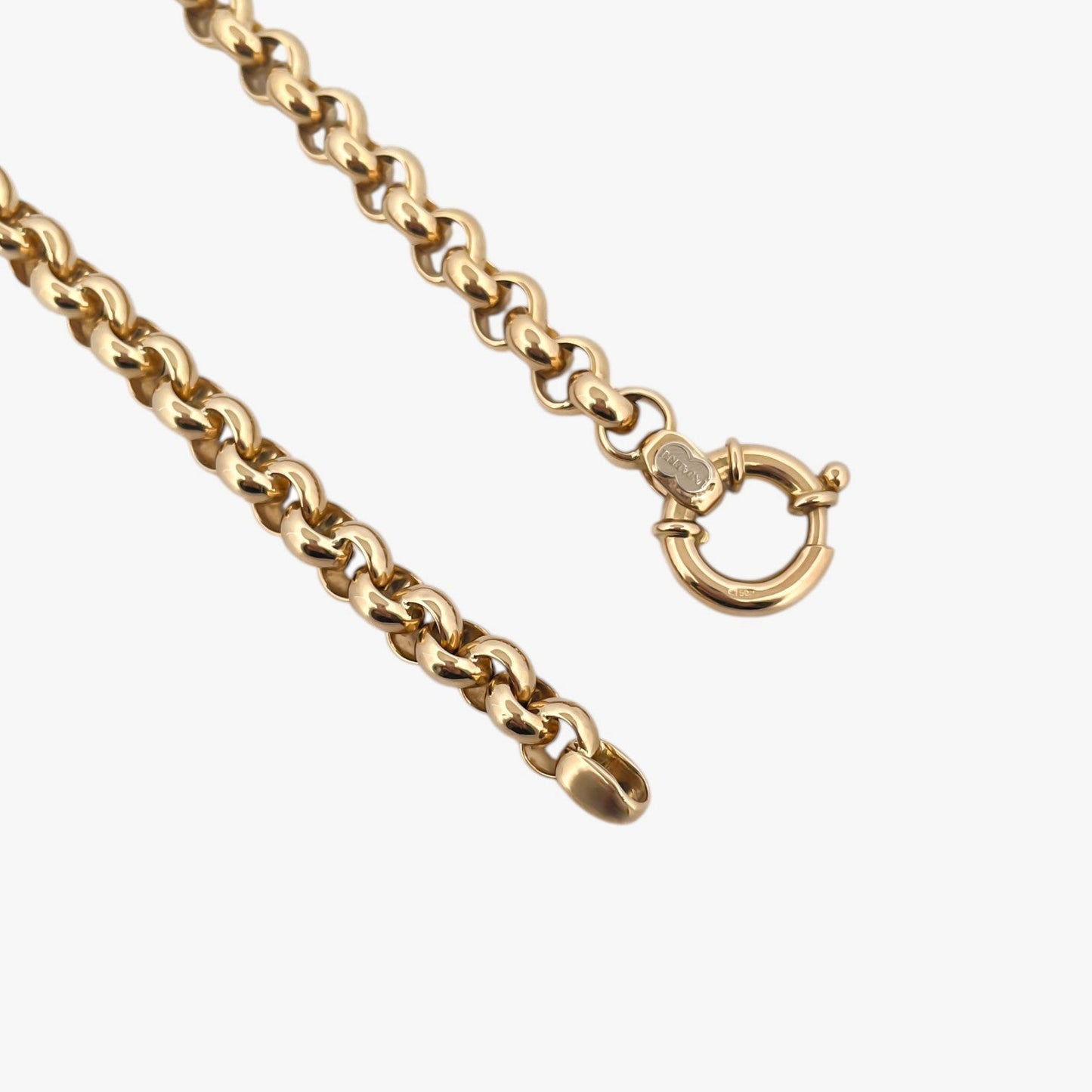 Comprar collar de oro amarillo de 18kt con cadena tipo rolo hueca. Dispone de un cierre tipo reasa. La cadena mide 45cm largo y con un grosor de 7,80mm. Joyería Ian'or, dónde comprar y vender oro al mejor precio en Barcelona. Joyas de segunda mano y restauradas en Barcelona.