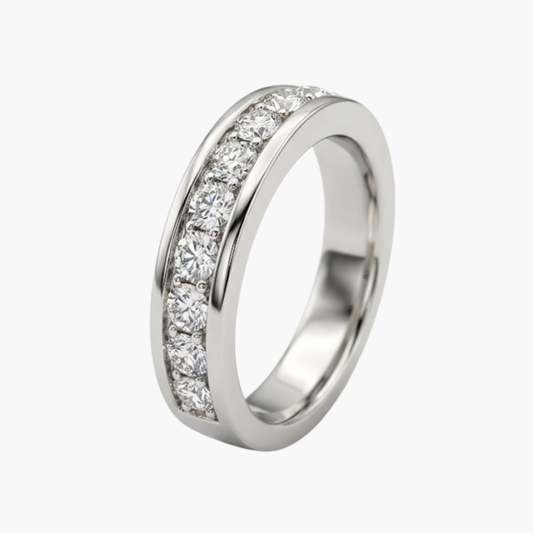 Comprar media alianza de oro blanco de 18kt con carril de diamantes. Joyas con diamantes. Joyería Ian'Or. Envío gratis.
