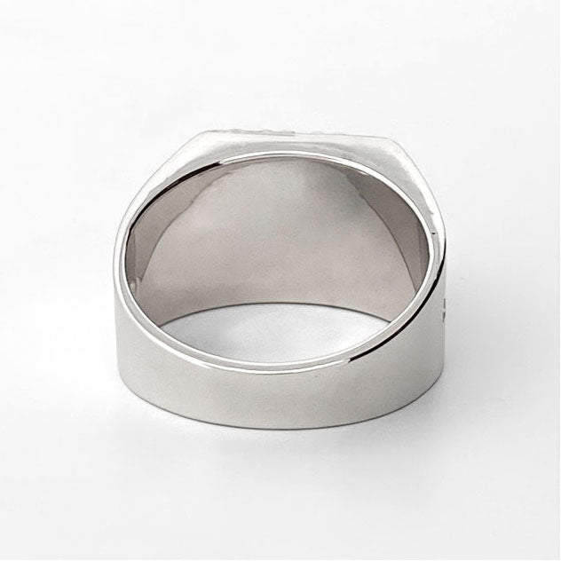 Comprar anillo tipo sello realizado en oro blanco de 18kt con pavé de 9 diamantes talla brillante. Joyas con diamantes baratas. Joyería Ian'Or. Envío Gratis.