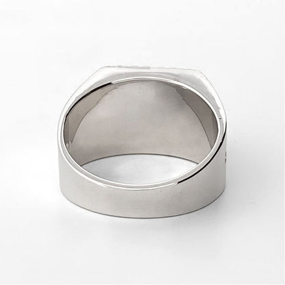 Comprar anillo tipo sello realizado en oro blanco de 18kt con pavé de 9 diamantes talla brillante. Joyas con diamantes baratas. Joyería Ian'Or. Envío Gratis.