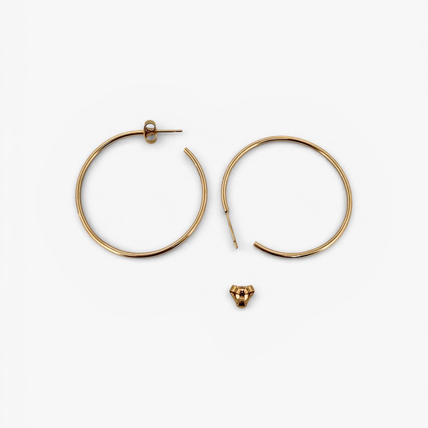 Comprar pendientes aro lisos en oro amarillo de 18kt de 40mm de diámetro y 1,66mm de grosor. Estos pendientes disponen de cierre por presión Joyería Ian'Or. Envío GRATIS. Ian'Or.