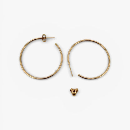 Comprar pendientes aro lisos en oro amarillo de 18kt de 40mm de diámetro y 1,66mm de grosor. Estos pendientes disponen de cierre presión. Envío GRATIS. Ian'Or.
