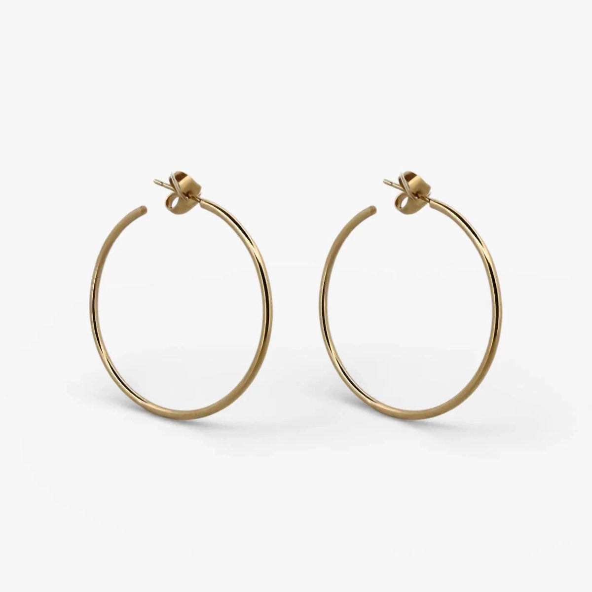 Comprar pendientes aro lisos en oro amarillo de 18kt de 40mm de diámetro y 1,66mm de grosor. Estos pendientes disponen de cierre presión. Envío GRATIS. Ian'Or.