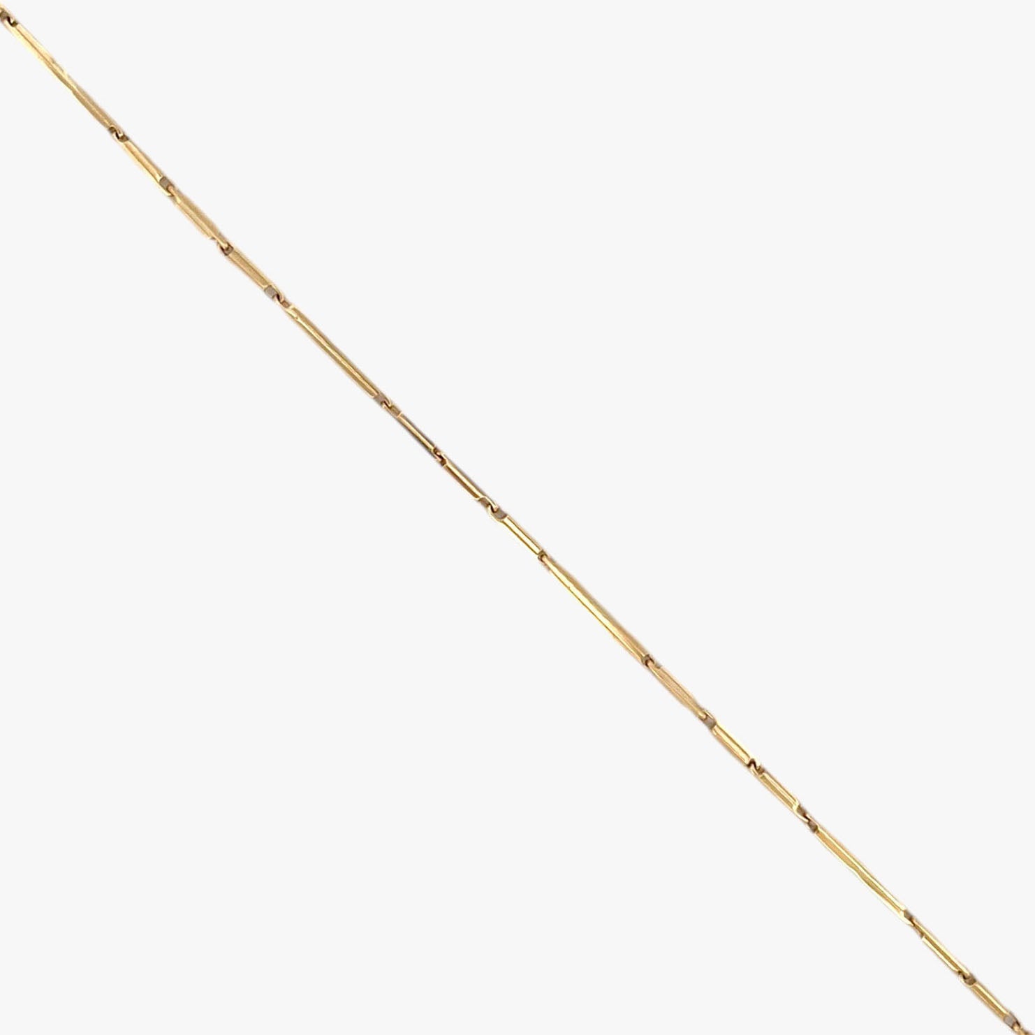 Comprar pulsera oro amarillo de 18kt con cadena de eslabones barra. La pulsera mide 18,5cm y hace 1,69mm de grosor. Esta pulsera dispone de cierre tipo mosquetón.
