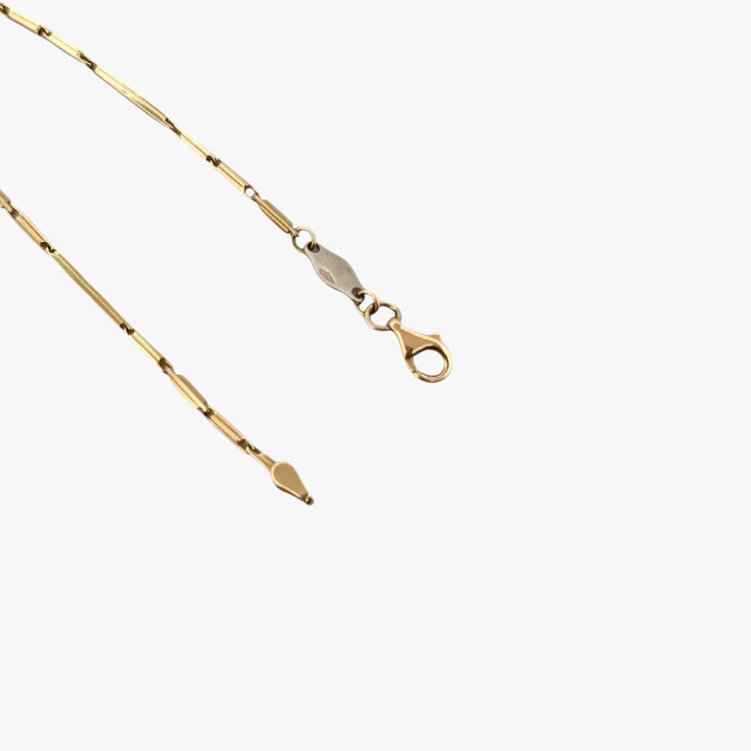 Comprar pulsera oro amarillo de 18kt con cadena de eslabones barra. La pulsera mide 18,5cm y hace 1,69mm de grosor. Esta pulsera dispone de cierre tipo mosquetón.
