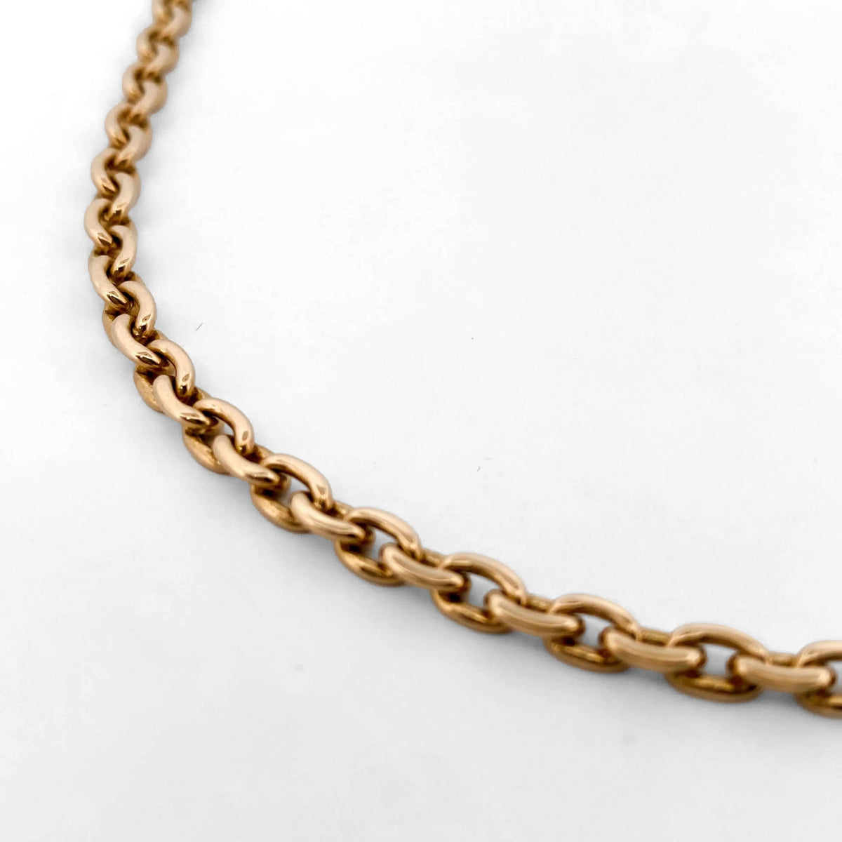 Comprar collar de oro amarillo de 18kt con cadena forzada de eslabones con un cierre tipo desplegable. Envío gratis. Joyas restauradas. Joyería Ian'Or.