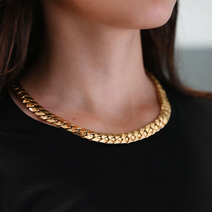 Cadena de Oro 18kt esabones aplanada, barbada y compacta - 26977GV
