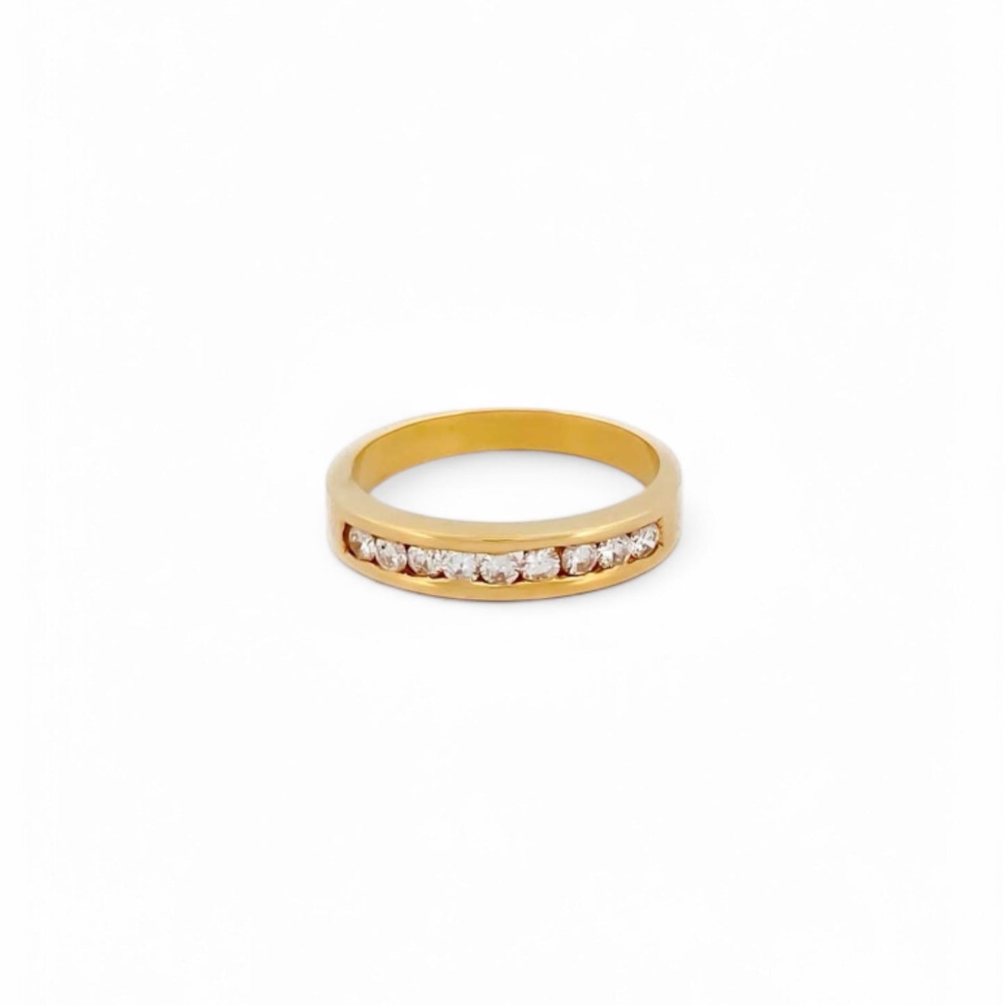 Media alianza realizada en oro amarillo de 18kt con carril de diamantes talla brillante. Joyas de segunda mano. Joyas con diamantes baratas. Envío gratis