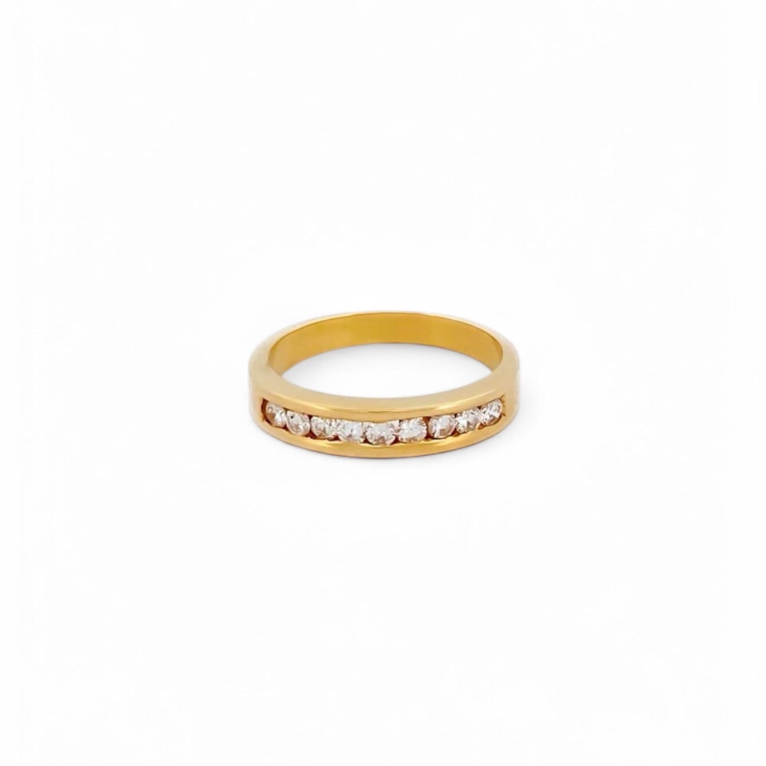 Media alianza realizada en oro amarillo de 18kt con carril de diamantes talla brillante. Joyas de segunda mano. Joyas con diamantes baratas. Envío gratis