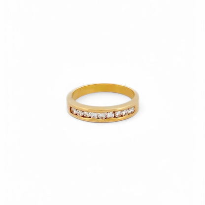 Media alianza realizada en oro amarillo de 18kt con carril de diamantes talla brillante. Joyas de segunda mano. Joyas con diamantes baratas. Envío gratis