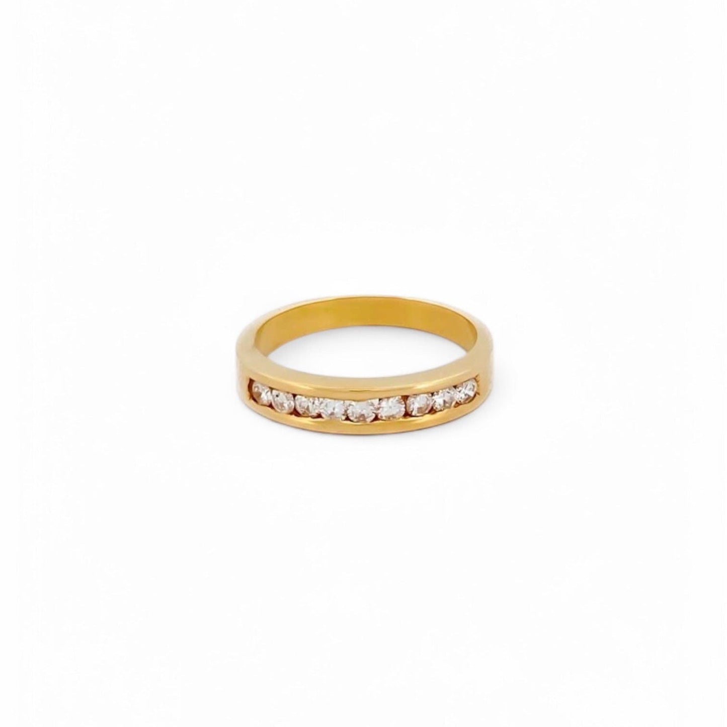 Media alianza realizada en oro amarillo de 18kt con carril de diamantes talla brillante. Joyas de segunda mano. Joyas con diamantes baratas. Envío gratis