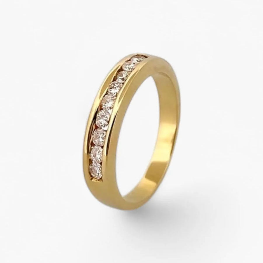 Comprar media alianza realizada en oro amarillo de 18kt con carril de diamantes talla brillante. Joyas segunda mano. Joyas con diamantes baratas. Envío gratis.