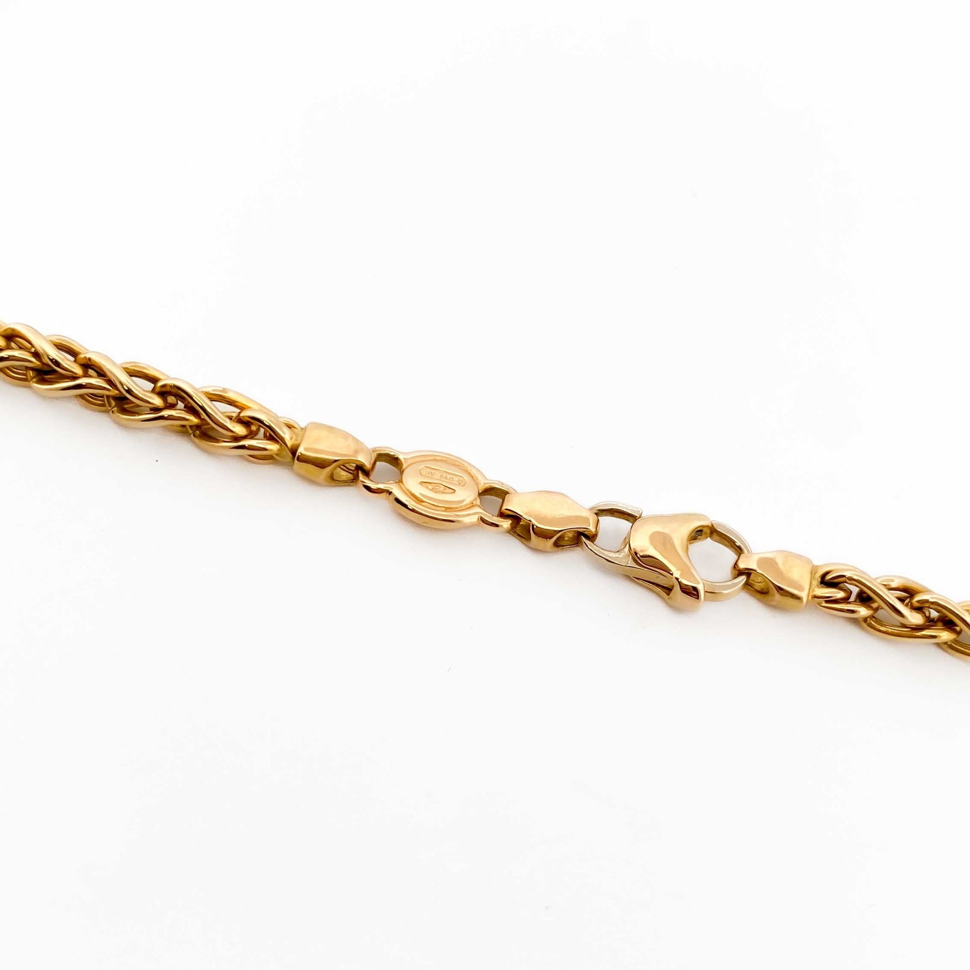 Cadena de oro amarillo de 18kt de cordón con eslabones palmera. La cadena mide 52,4cm de largo y 3,9mm de grosor y dispone de un cierre tipo mosquetón. Cadenas oro baratas