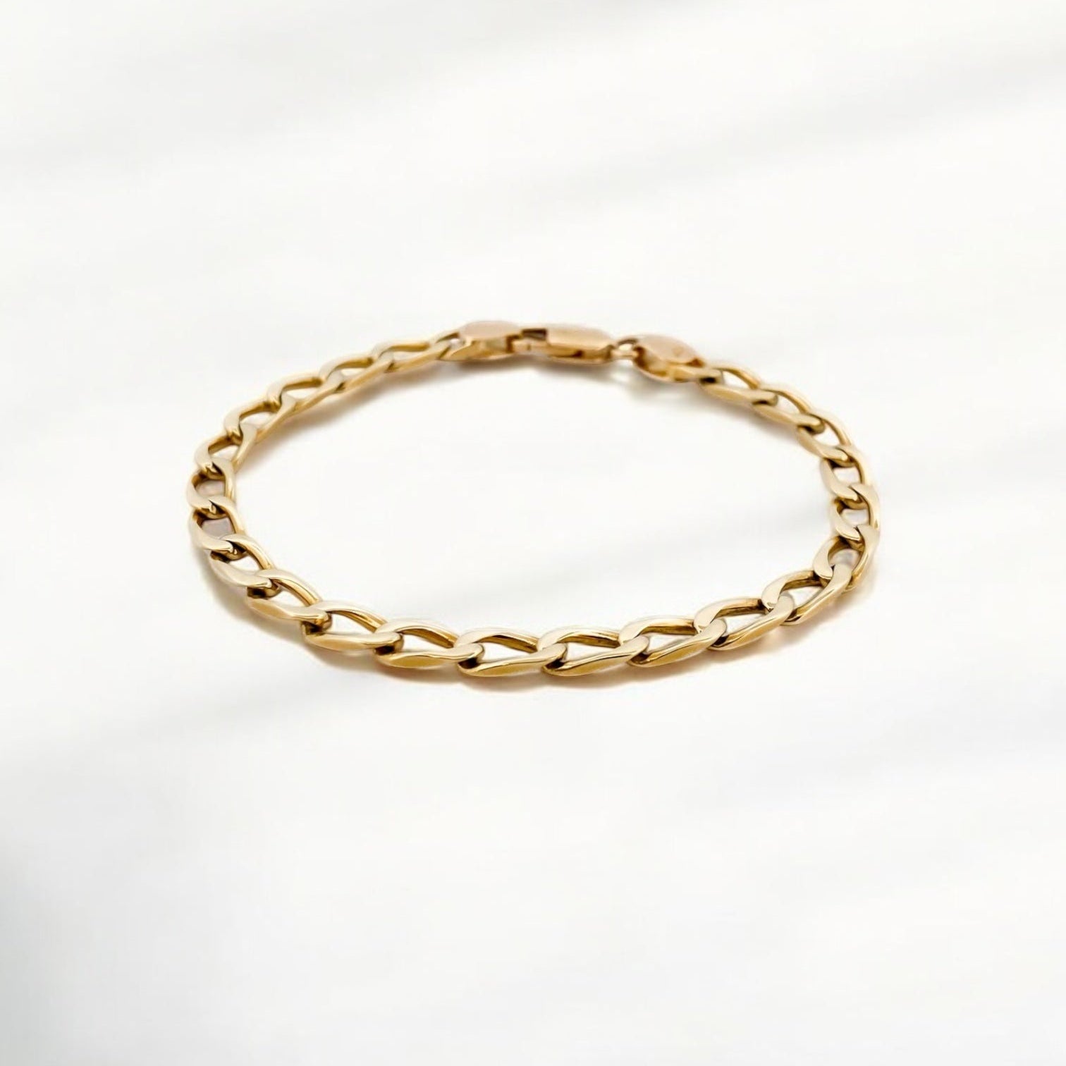 Pulsera de cadena bilbaína en oro amarillo de 18Kt de 19,5cm de largo con eslabones alargado cierre tipo mosquetón.. Pulseras de oro de hombre baratas Barcelona.