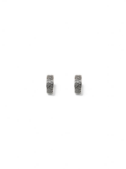 Comprar criollas de oro blanco de 18kt con pavé de 21 diamantes talla brillante en cada pendiente. Estos preciosos pendientes tienen una medida de 13mm de alto y 13mm. 