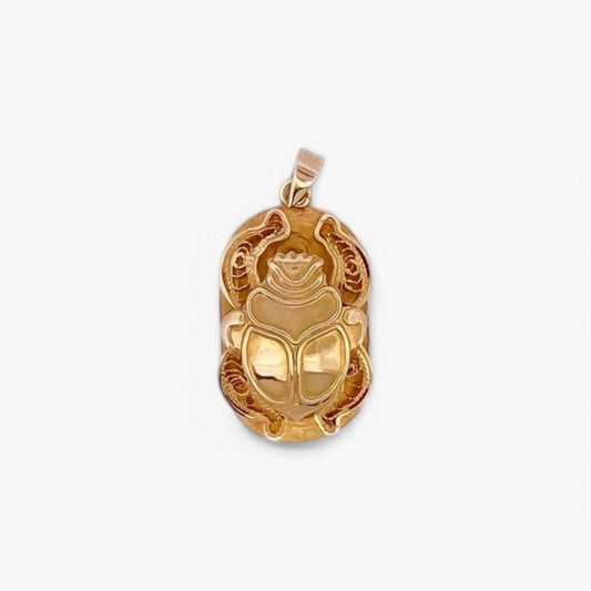 Comprar colgante en forma de escarabajo realizado en oro amarillo de 18kt. Joyas de segunda mano. Joyas restauradas. Joyería Ian'Or. Envío gratis.