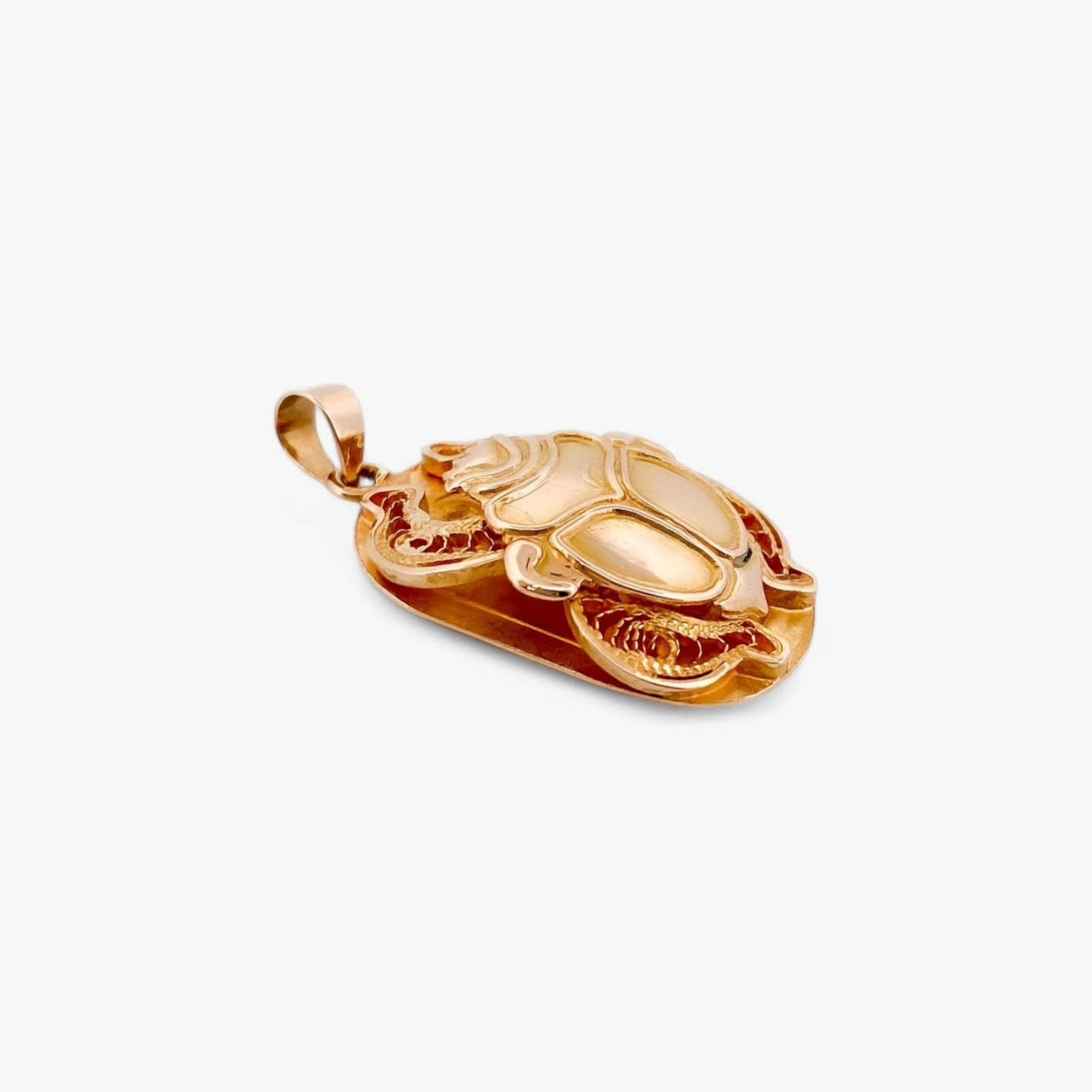 Comprar colgante en forma de escarabajo realizado en oro amarillo de 18kt. Joyas de segunda mano. Joyas restauradas. Joyería Ian'Or. Envío gratis.