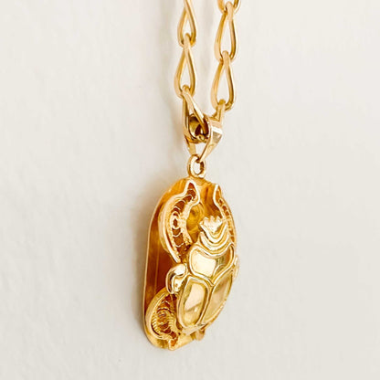 Comprar colgante en forma de escarabajo realizado en oro amarillo de 18kt. Joyas de segunda mano. Joyas restauradas. Joyería Ian'Or. Envío gratis.