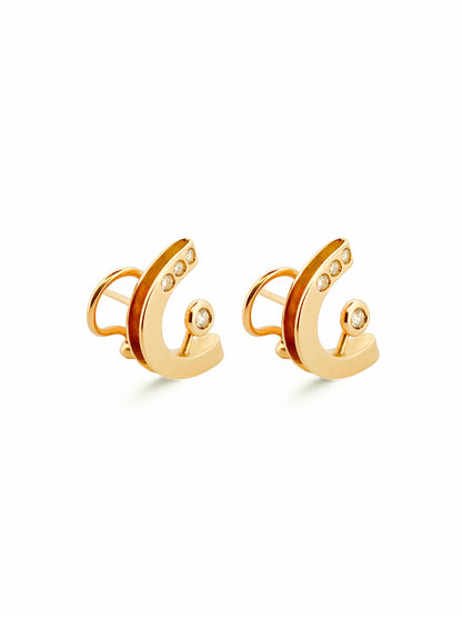 Comprar pendientes de oro amarillo de 18kt y con 4 diamantes en cada pendiente, con cierre omega. Joyería compro oro en Barcelona y Mataró, dónde vender oro al mejor precio.