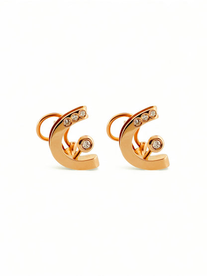 Comprar pendientes de oro amarillo de 18kt y con 4 diamantes en cada pendiente, con cierre omega. Joyería compro oro en Barcelona y Mataró, dónde vender oro al mejor precio.