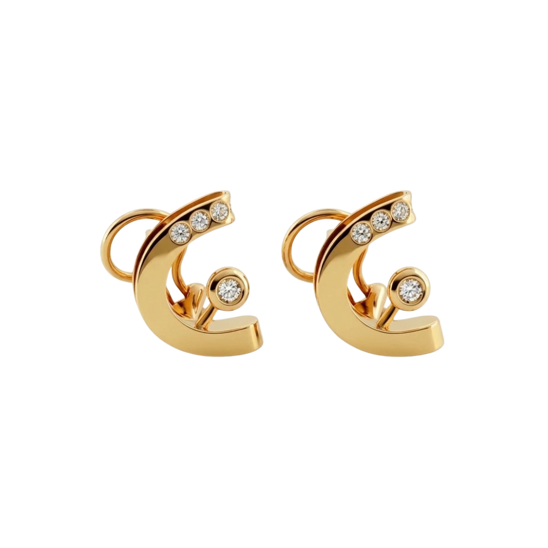 Comprar pendientes de oro amarillo de 18kt y con 4 diamantes en cada pendiente, con cierre omega. Joyería compro oro en Barcelona y Mataró, dónde vender oro al mejor precio.