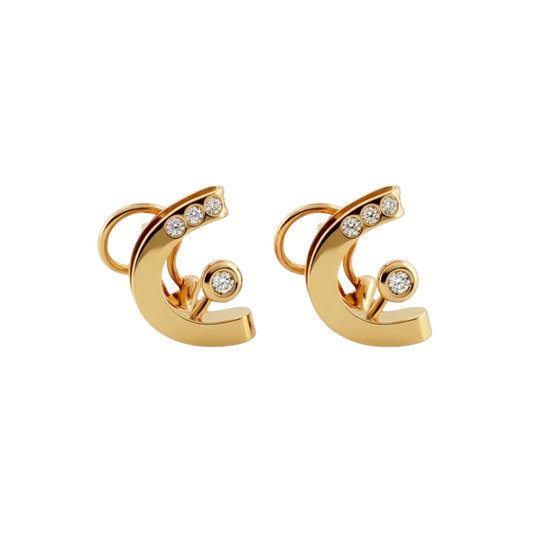 Comprar pendientes de oro amarillo de 18kt y con 4 diamantes en cada pendiente, con cierre omega. Joyería compro oro en Barcelona y Mataró, dónde vender oro al mejor precio.