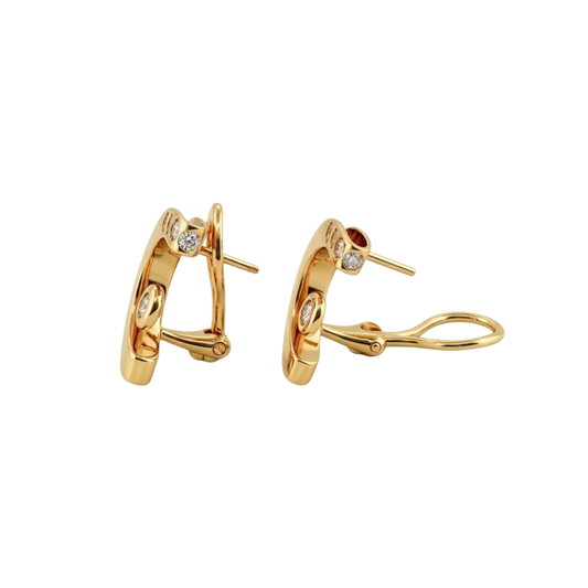 Comprar pendientes de oro amarillo de 18kt y con 4 diamantes en cada pendiente, con cierre omega. Joyería compro oro en Barcelona y Mataró, dónde vender oro al mejor precio.