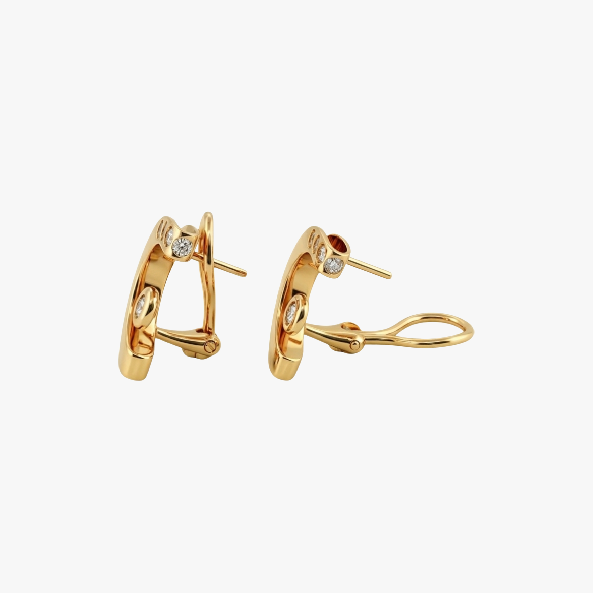 Comprar pendientes de oro amarillo de 18kt y con 4 diamantes en cada pendiente con cierre omega. Pendientes de oro en Barcelona, joya certificada y envío gratis