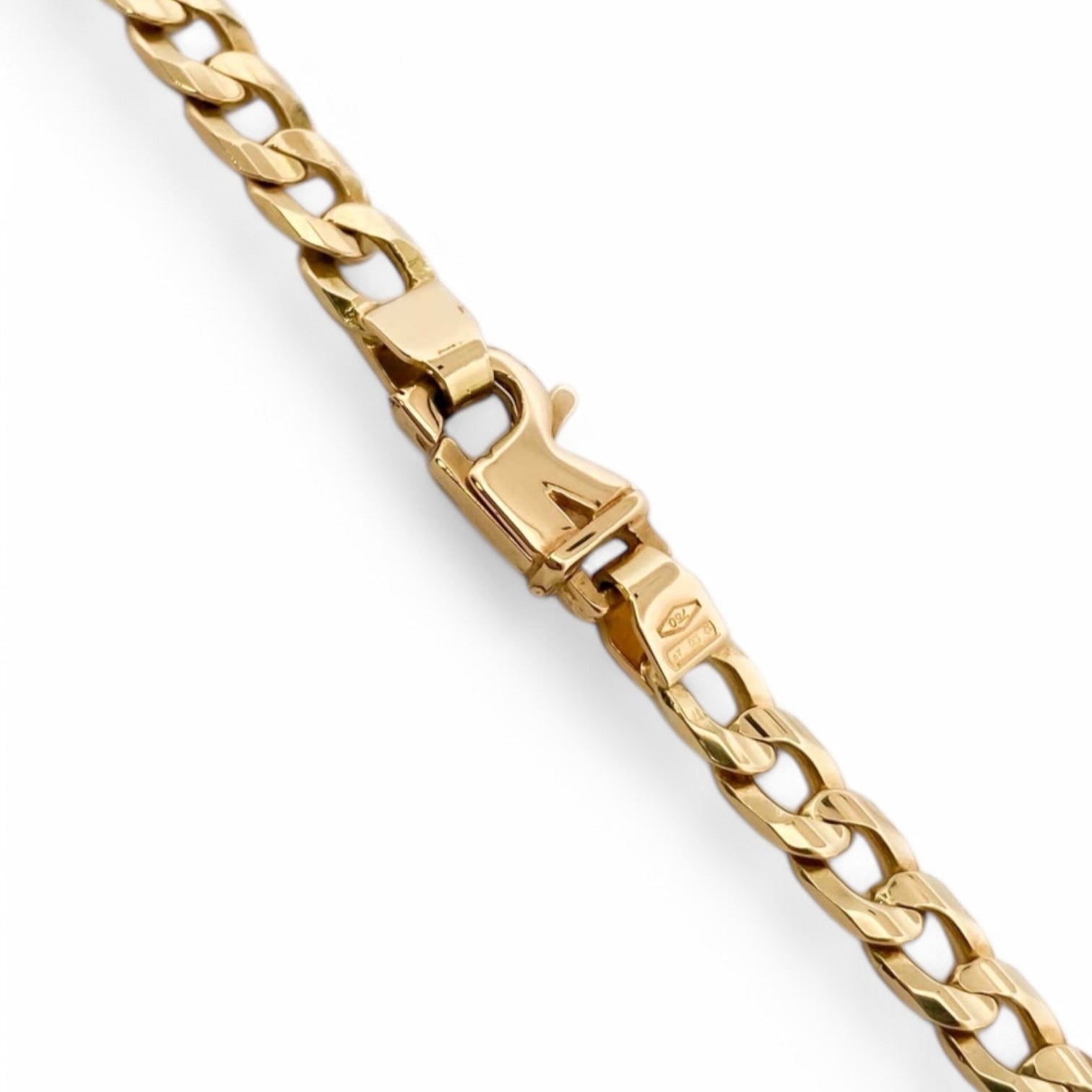 Collar de oro amarillo de 18kt con cadena barbada tipo cubana plana de 4,67mm de grosor y 50 cm Joya unisex. Cadenas de oro de 18kt baratas. Envío gratis. Ian'Or.
