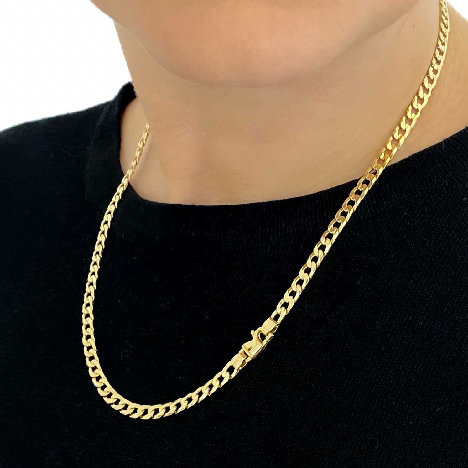 Collar de oro amarillo de 18kt con cadena barbada tipo cubana plana de 4,67mm de grosor y 50 cm Joya unisex. Cadenas de oro de 18kt baratas. Envío gratis. Ian'Or.