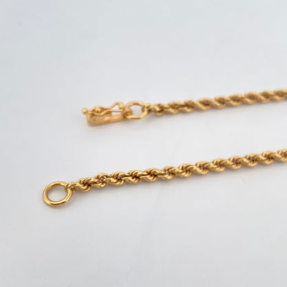 Collar de Oro amarillo de 18kt con cadena de cordón salomónico. La cadena mide 46cm largo. Dónde comprar y vender oro en Barcelona al mejor precio.