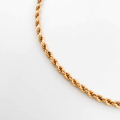 Collar de Oro amarillo de 18kt con cadena de cordón salomónico. La cadena mide 46cm largo. Dónde comprar y vender oro en Barcelona al mejor precio.