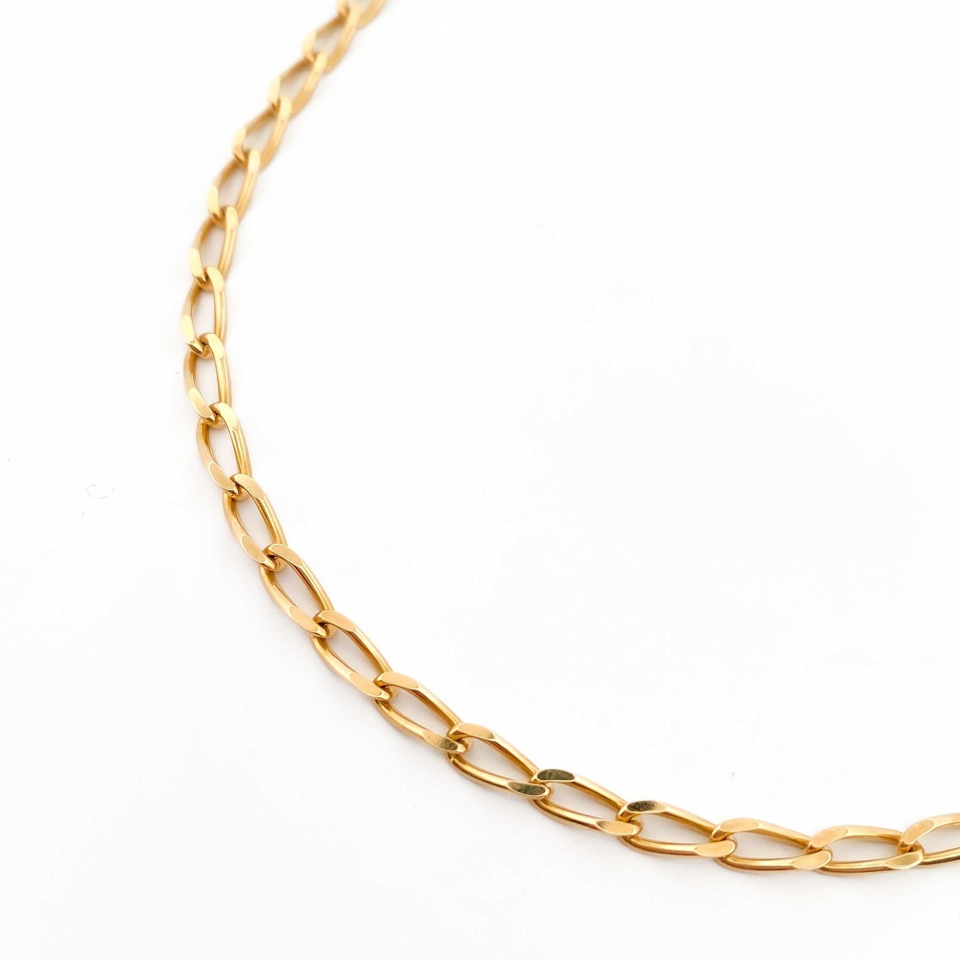 Comprar collar de oro de amarillo de 18kt con cadena barbada con eslabón alargado. de 60cm. Cadenas de oro de 18kt baratas. Envío gratis. Joyería compro oro Ian'Or.
