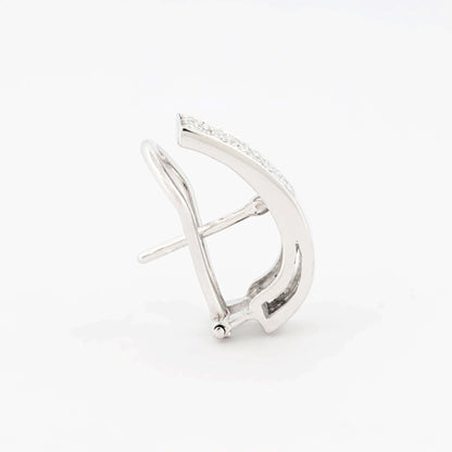 Comprar pendientes de oro blanco de 18kt con diamantes talla diamante en cada pendiente. Cierre tipo omega. Joyas de segunda mano. Joyas con diamantes baratas. Joyería Ian'Or.
