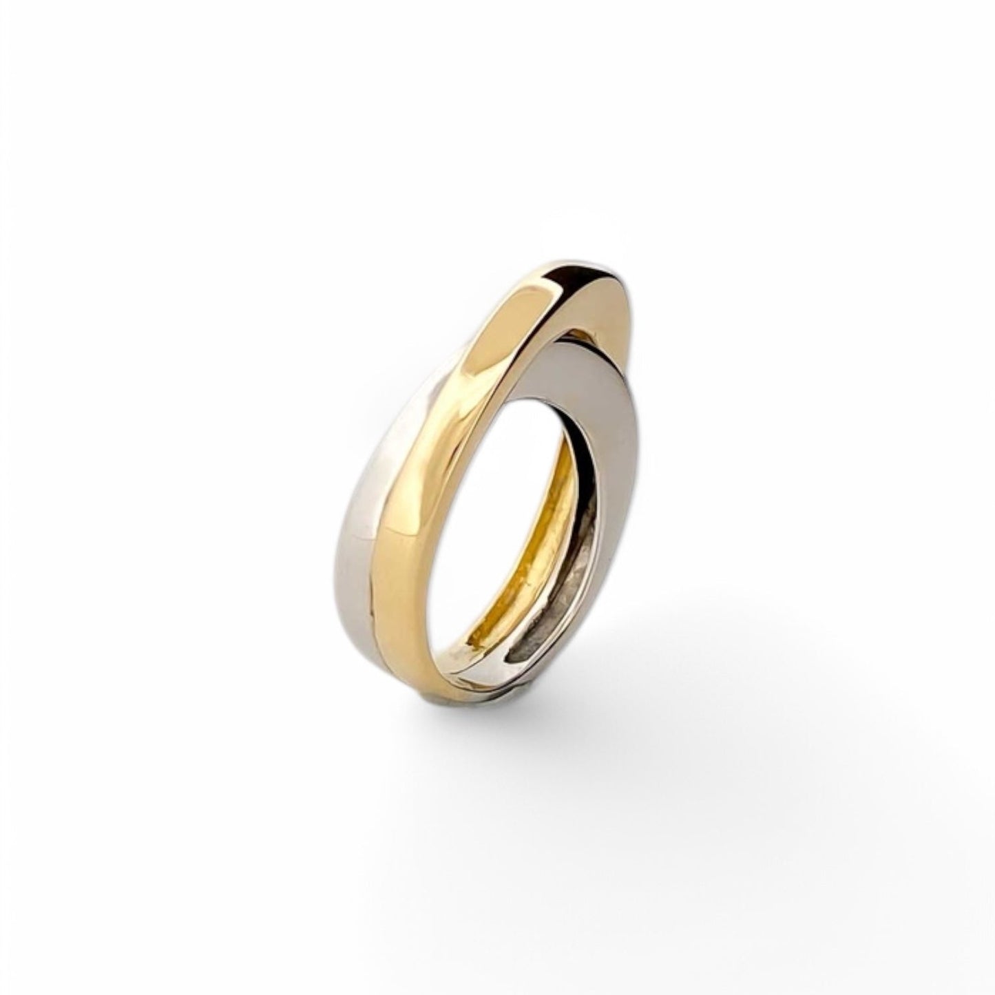 Comprar sortija lisa cruzada realizada en oro amarillo y oro blanco de 18kt. Joyas de segunda mano. Joyas restauradas. Joyería Ian'Or. Envío gratis.
