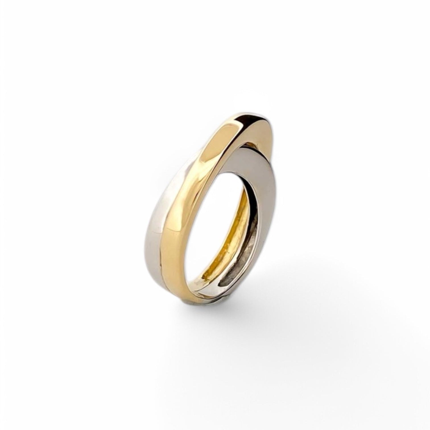 Comprar sortija lisa cruzada realizada en oro amarillo y oro blanco de 18kt. Joyas de segunda mano. Joyas restauradas. Joyería Ian'Or. Envío gratis.