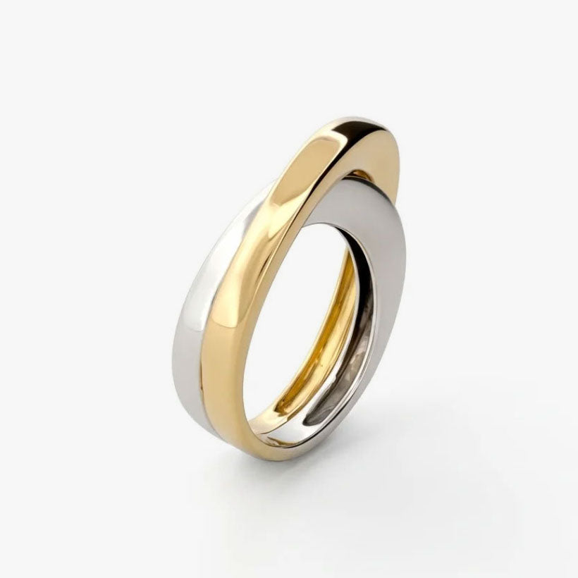 Comprar sortija lisa cruzada realizada en oro amarillo y oro blanco de 18kt. Joyas de segunda mano. Joyas restauradas. Joyería Ian'Or. Envío gratis.
