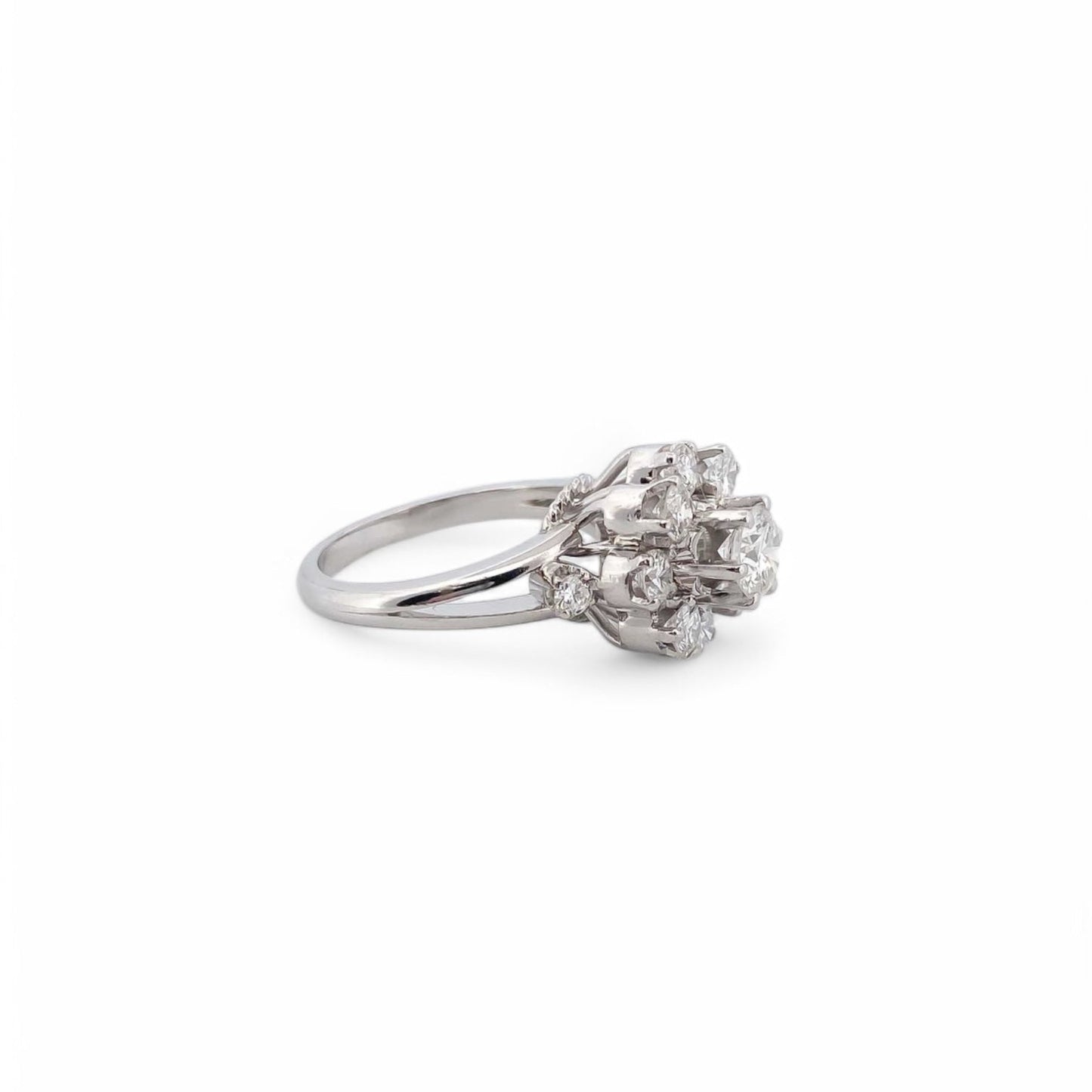 27490C - Sortija oro blanco con rosetón diamantes