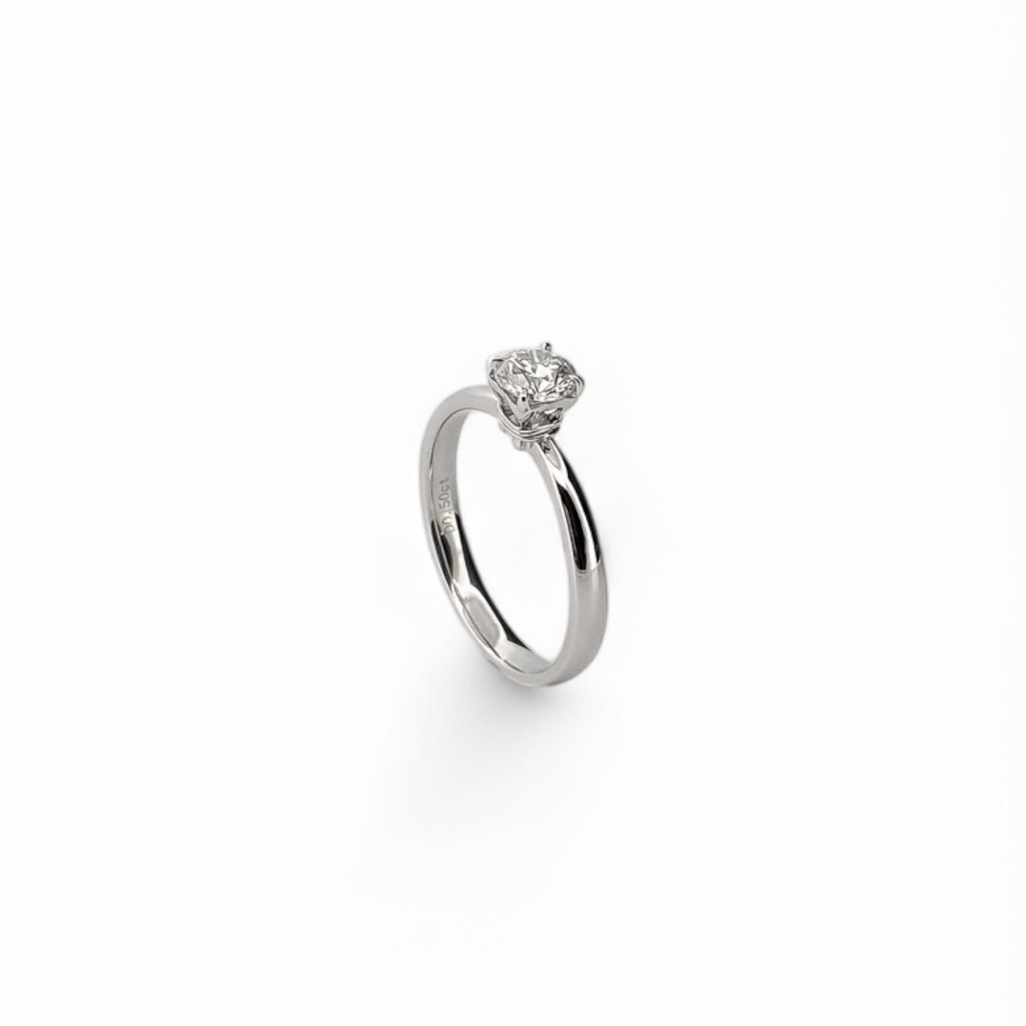 Solitario realizado en oro blanco y diamante de  medio quilate. Solitarios baratos. Joyas restauradas. Joyería Ian'Or. Envío gratis. 