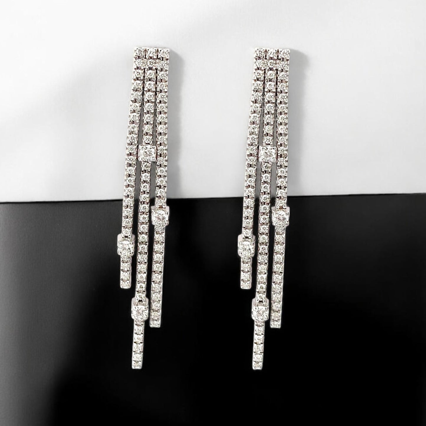 27527C - Pendientes largos Oro blanco 18kt y diamantes
