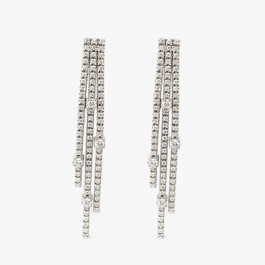 Comprar pendientes largos de oro blanco de 18kt y 81 diamantes a lo largo de cada pendiente. Joyas para novias. Joyas segunda mano. Restauración de joyas. Envío gratis.
