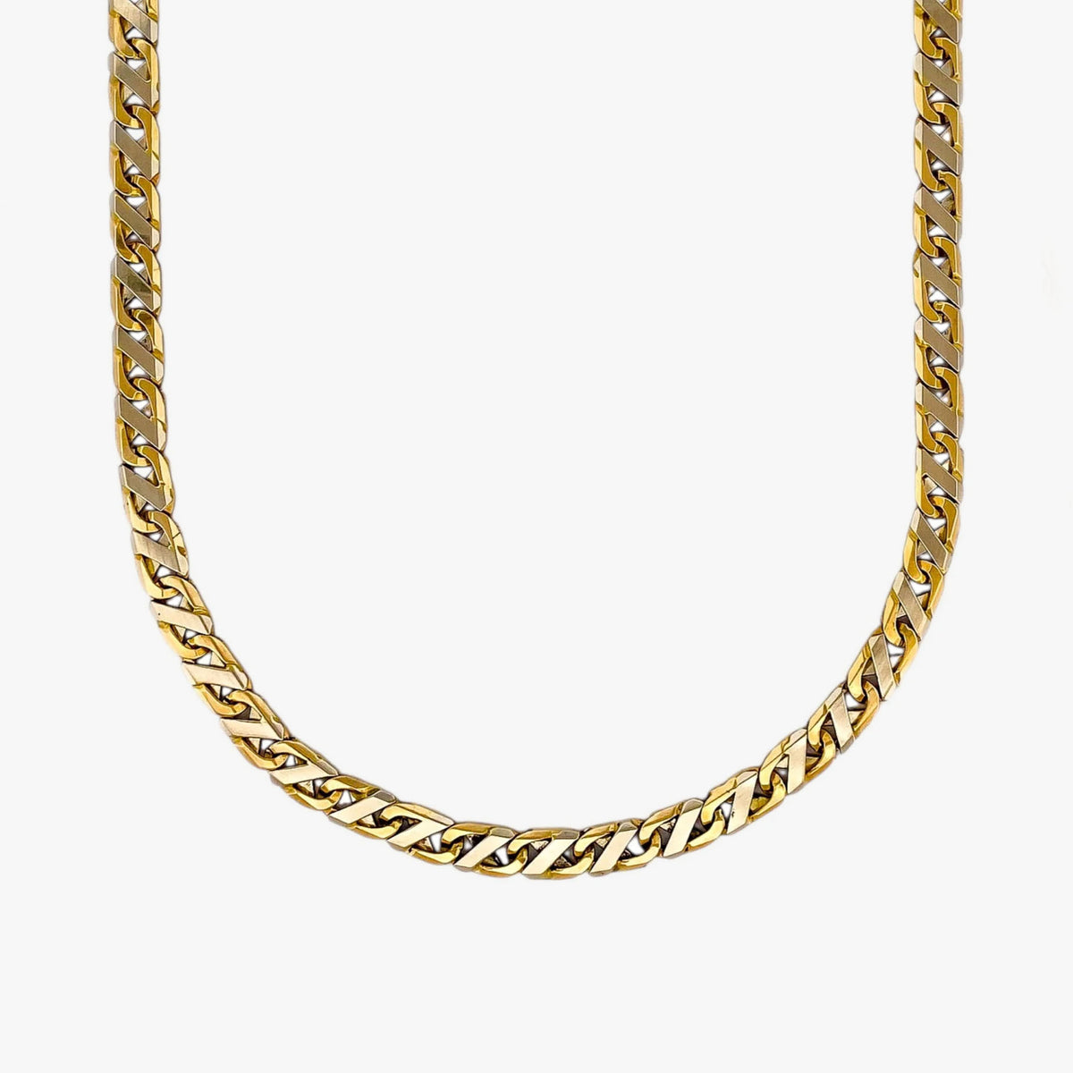 Comprar collar bicolor realizado en oro amarillo y oro blanco de 18kt con cadena de eslabones planos con un cierre tipo mosquetón. Envío gratis. Joyería Ian'Or.